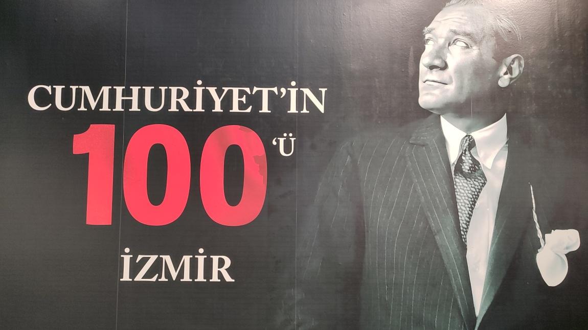 “Cumhuriyet’in 100’ü İzmir” Sergisini Öğrencilerimizle Gezdik.